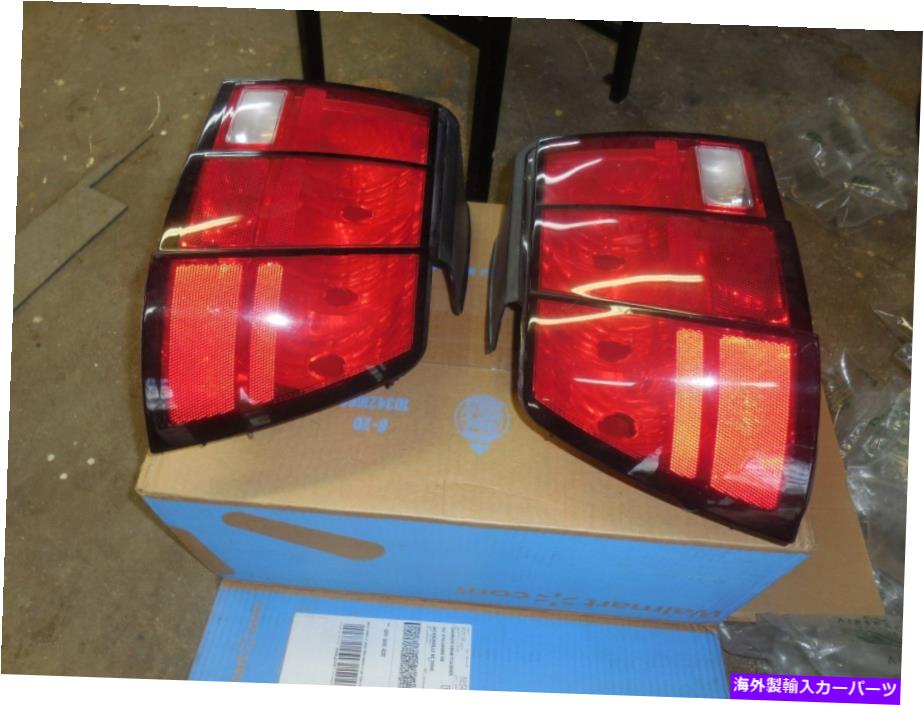 USテールライト 1999-2004フォードマスタングストックオムリアテールライトセットLH Factory OEMペア 1999-2004 Ford Mustang Stock OEM Rear Tail Light Set LH RH Factory OEM Pair【並行輸入品】