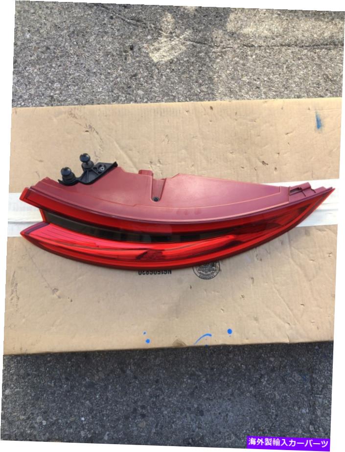 USテールライト 2017-2019ポルシェ911 Targa Carrera OEMテールライト右助手席側 2017-2019 porsche 911 targa carrera OEM tail light Right passenger side【並行輸入品】