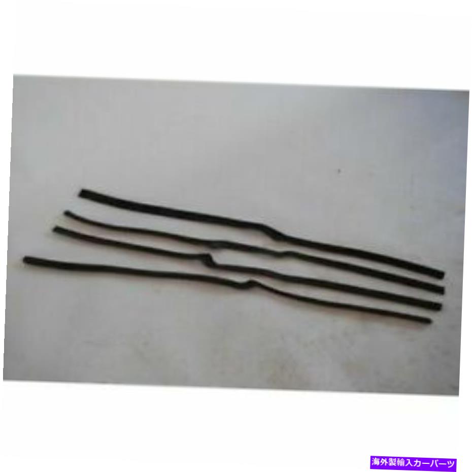 ドアピラー メルセデスベンツW114 W115ドアBピラーシールブランド新製品 Mercedes Benz W114 W115 Door B Pillar seals Brand New Product【並行輸入品】