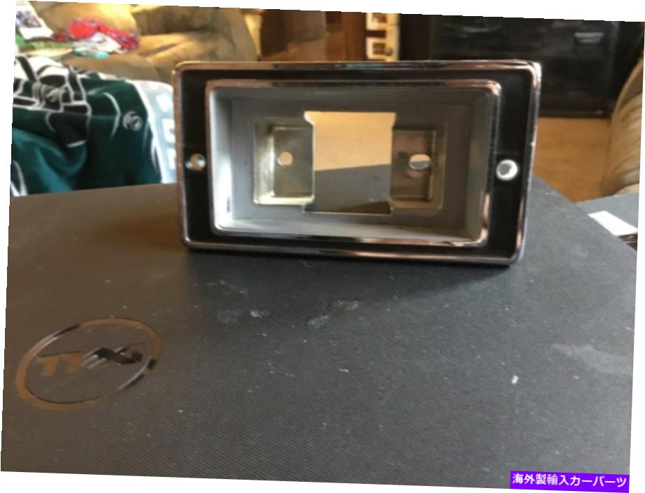 サイドマーカー Nos 1970 1971 Ford Ranchero後部フェンダーサイドマーカーベゼル NOS 1970 1971 FORD RANCHERO REAR FENDER SIDE MARKER BEZEL【並行輸入品】