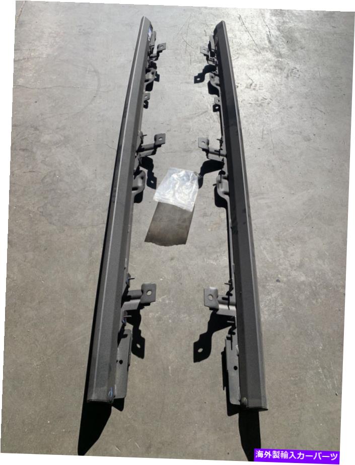 Nerf Bar OEM JLジープラングラーファクトリーOEMロックスライダーMOPAR 68292911AE OEM JL Jeep Wrangler Factory OEM Rock Sliders MOPAR 68292911AE【並行輸入品】