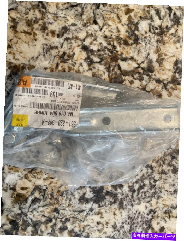 hinge VW OEM Hinge、Right New 2012-2015 Passat 561 823 302 A VW Oem Hinge, Right New 2012-2015 Passat 561 823 302 A【並行輸入品】