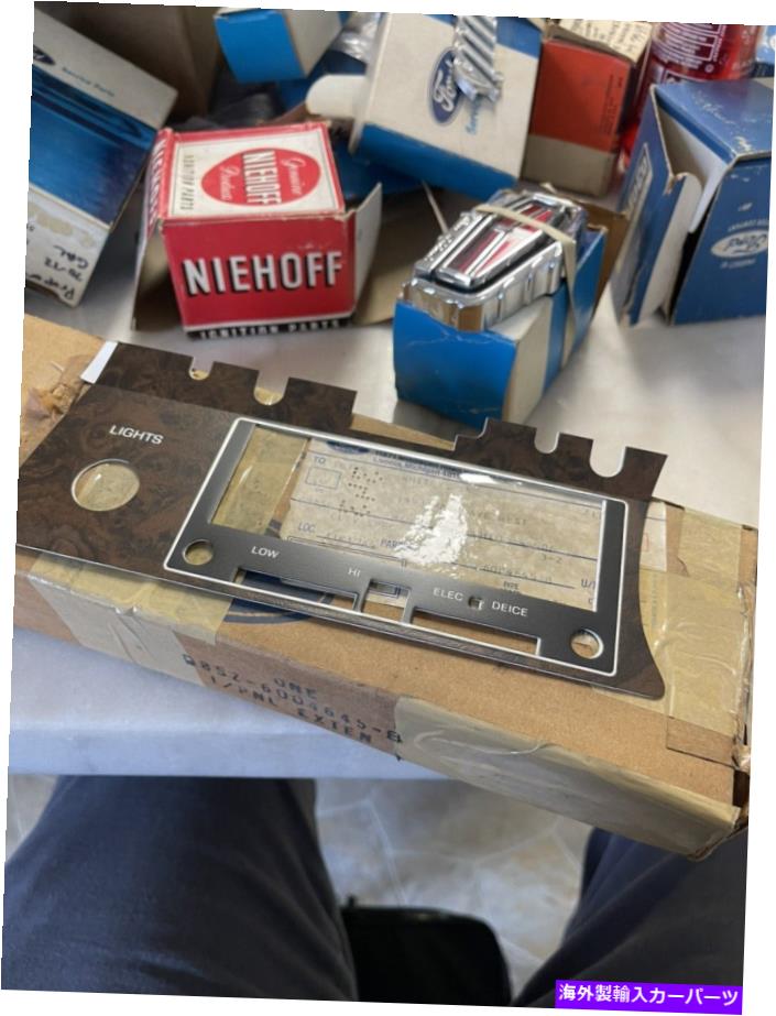 trim panel NOS 1978 FORD THUNDERBIRDインストルメントパネルトリム NOS 1978 FORD THUNDERBIRD INSTRUMENT PANEL TRIM【並行輸入品】