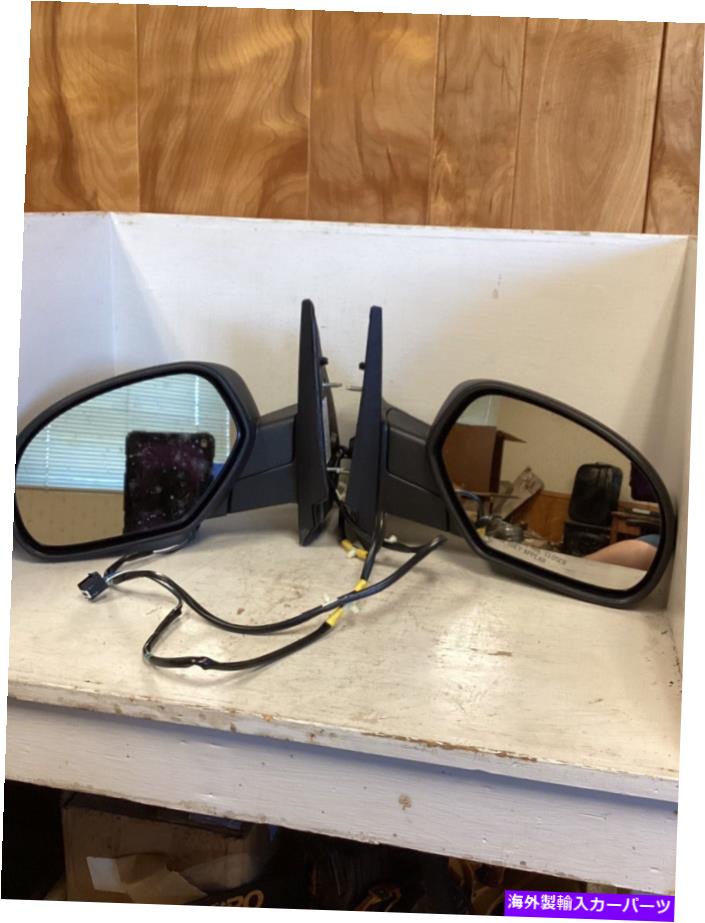 USミラー NOS 2007-2014 GMC Sierra、Chevy Tahoe、Cadillac Escaladeブラックフロントドアミラー NOS 2007-2014 GMC Sierra,Chevy Tahoe,Cadillac Escalade Black Front Door Mirror【並行輸入品】