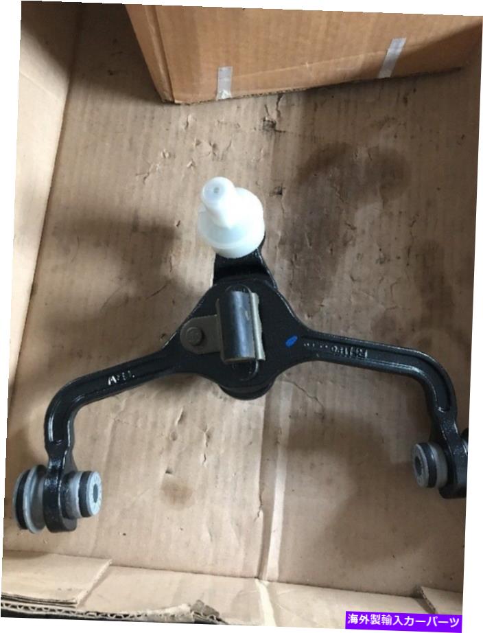 ボールジョイント F7AZ-3084-BA NEW OEM Ford Upper Control Arm、右 F7AZ-3084-BA New OEM Ford Upper Control Arm, Right【並行輸入品】