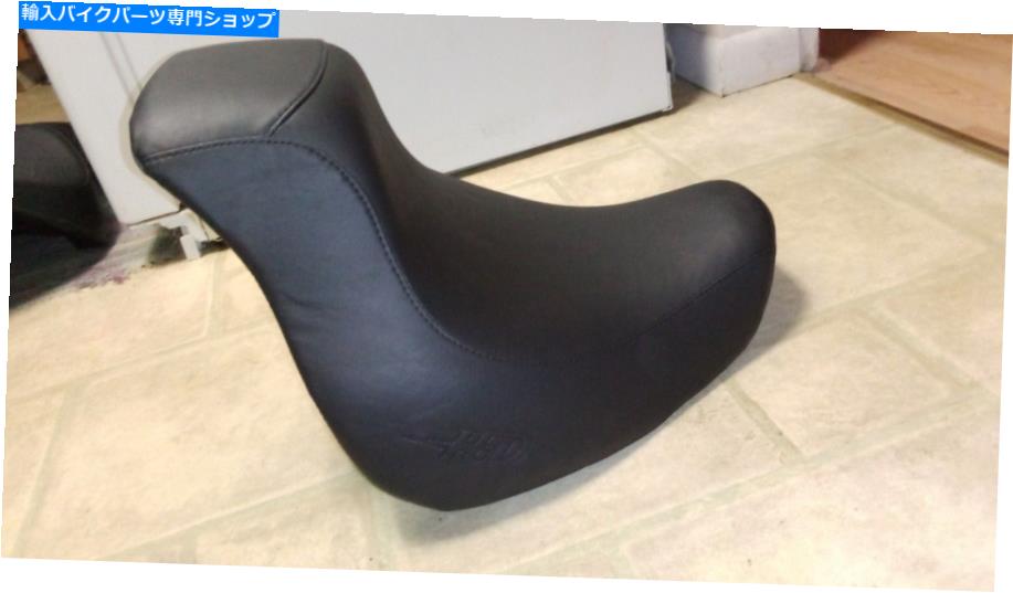 Seats 2000-2007 Harley Softail Deuce SundownerソロシートFXSTD 2003 2004 2005 2006 2000-2007 Harley Softail DEUCE Sundowner SOLO seat FXSTD 2003 2004 2005 2006【並行輸入品】｜Us Custom Parts Shop USDM