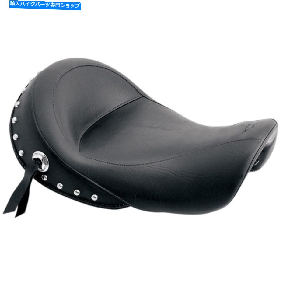 Seats マスタング76106クロムスタッズドライバーソロシートハーレーダイナモデル06-17 Mustang 76106 Chrome Studded Driver Solo Seat for Harley Dyna Models 06-17【並行輸入品】