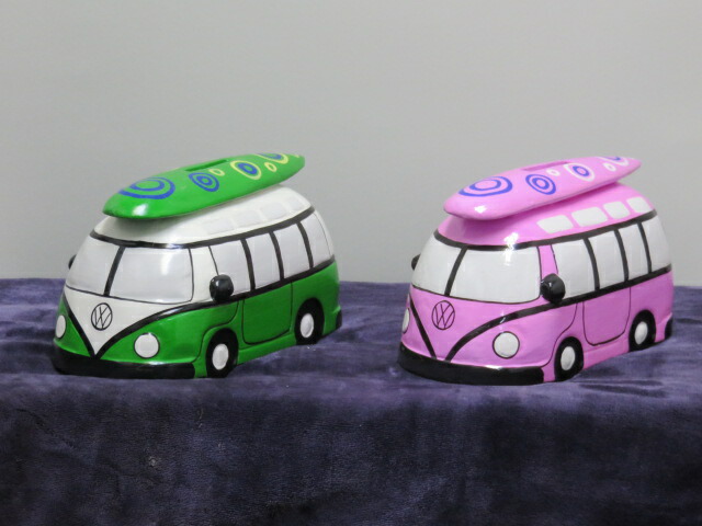 海外アーティストハンドメイド作品 木彫りバス貯金箱 Sサイズ コインバンク 木彫り ワーゲンバス グリーン ピンク Catova Fhv Fr