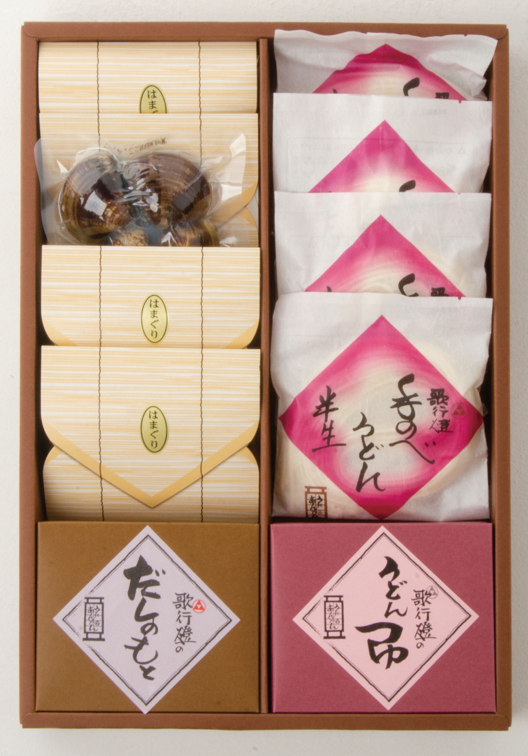 お中元 暑中見舞い ギフト ご当地グルメ<br>三重県産 はまぐり と 大矢知の里 手延べ うどん 詰合せ<br><br>蛤 は 縁起物 で ひなまつり や 結婚祝い 引き出物 出産祝い 内祝い 還暦 古希 喜寿 長寿祝い にも喜ばれる ギフトセット<br>