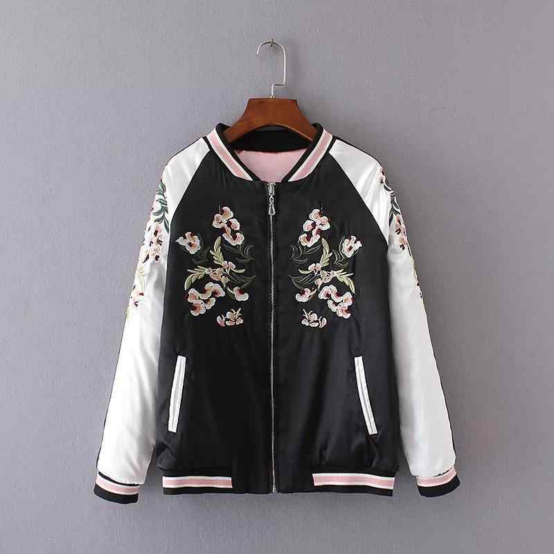 長期 現物 ジャケット 欧米の 女装 花 刺繍 ジャケットの 両面に 野球 服の 女性 サテン コートを 着て います。