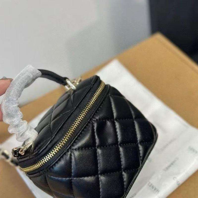 バッグ 女性 2024 夏の 新型 ミニケースバッグショルダーバッグの ハンドバッグには、小さな 鏡が 内蔵 さ れて います