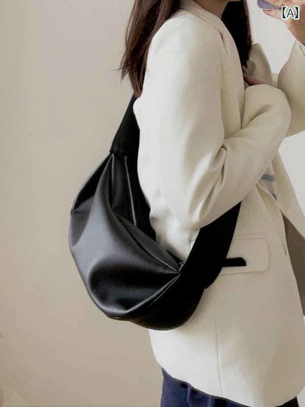 ファッションの しわの 包みは だらだら して います。