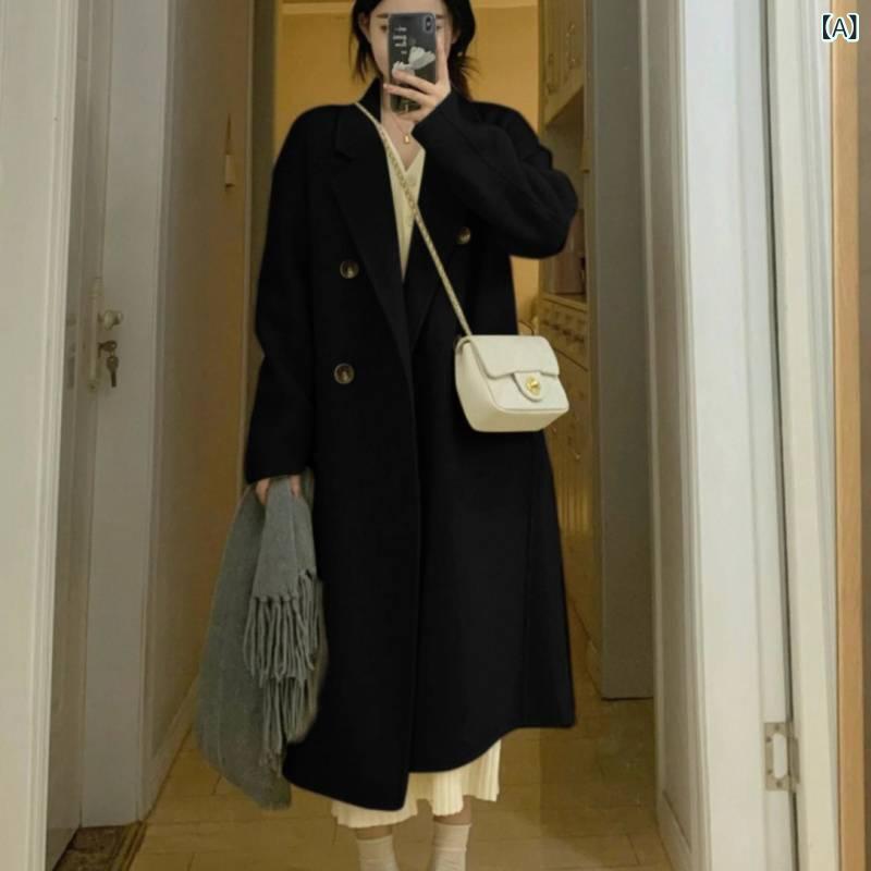ダウン ジャケットの インナーに ウール 素材を 使用 した、 女性 用 ミドル 丈の ウール コート。 2025 年 秋冬 新作、 小柄な 方 向けの ロング 丈 ウール コート。