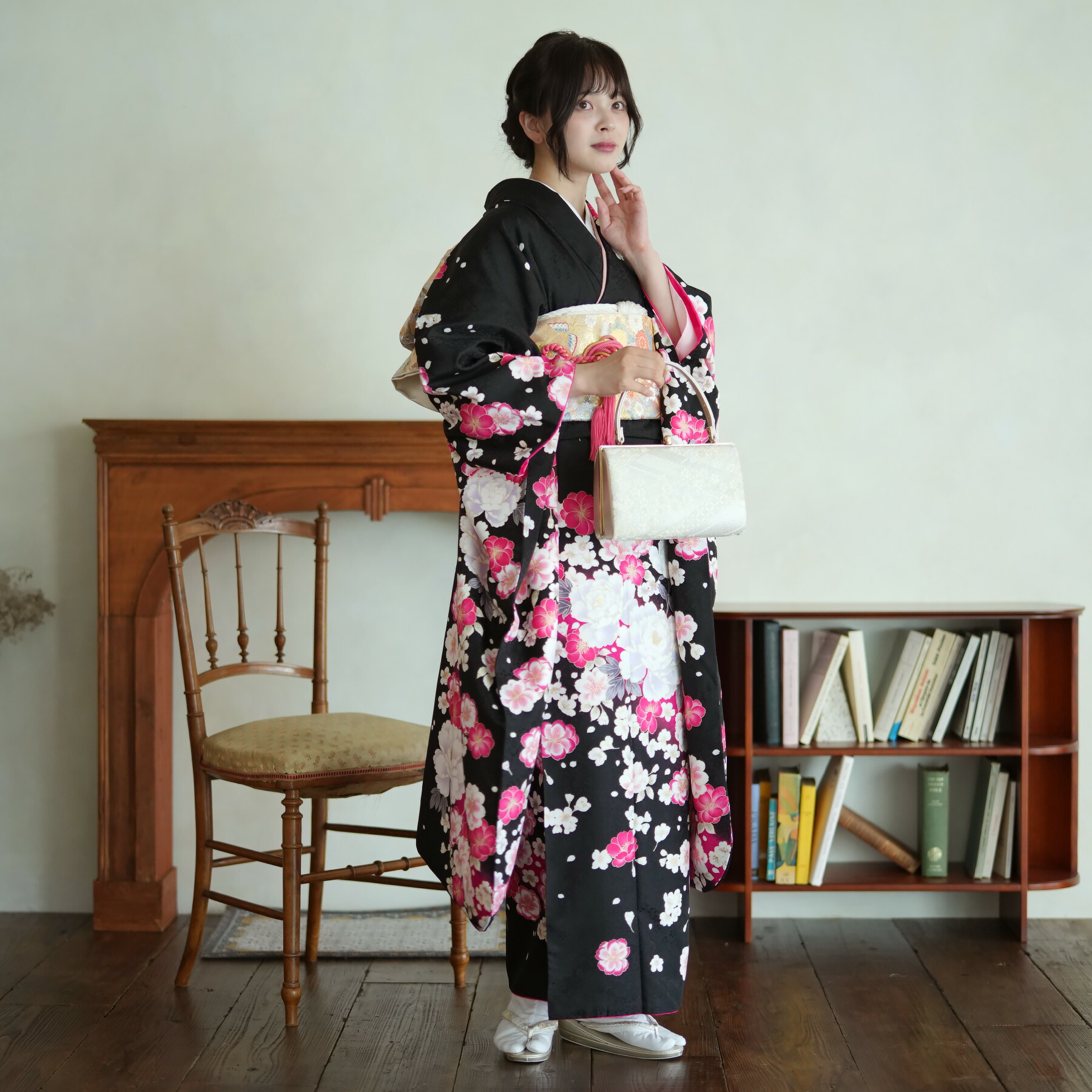 【レンタル】【振袖 着物 21点セット 絵羽 黒地に可憐な牡丹と八重桜】着物セット 女性 成人式 結婚式 前撮り20歳 20才 二十歳 二十才 はたち 正装 和装 フォーマル 晴れ着 記念撮影 足袋プレゼント 往復送料無料