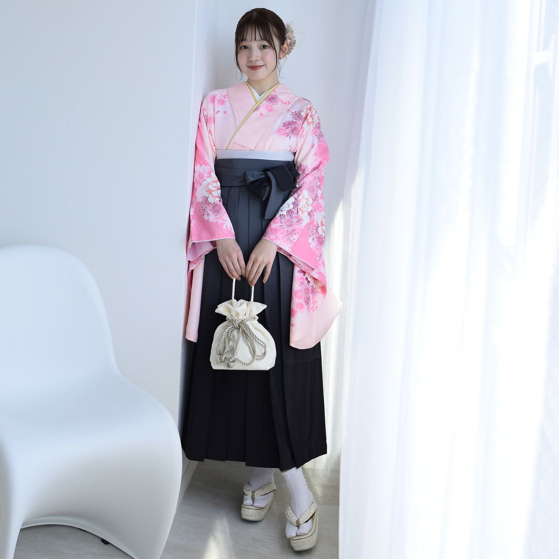 【レンタル】【utatane 袴 17点セット 薄紅に色づく牡丹絵羽】二尺袖着物 はかま フルセット 卒業式 大学生 専門学生 レディース 女性 袴91-99cm（身長153-170cm）足袋プレゼント 重ね衿縫い付済 往復送料無料
