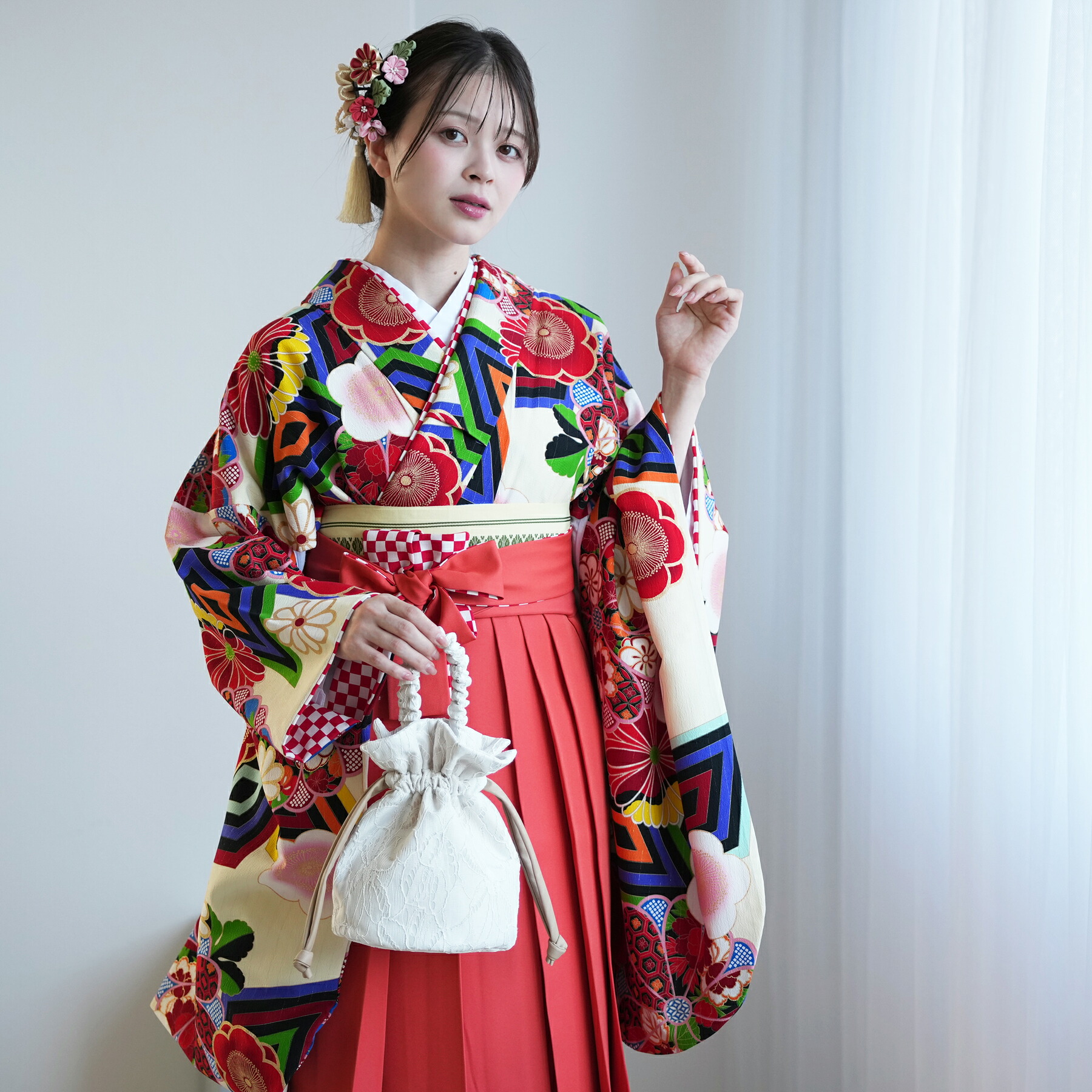 【レンタル】【JAPANSTYLE&times;中村里砂 袴 17点セット 日本製 黒とオレンジの大正浪漫】二尺袖着物 はかま フルセット 卒業式 大学生 専門学生 レディース 女性 袴91-99cm（身長153-170cm）足袋プレゼント 重ね衿縫い付済 往復送料無料｜utatane
