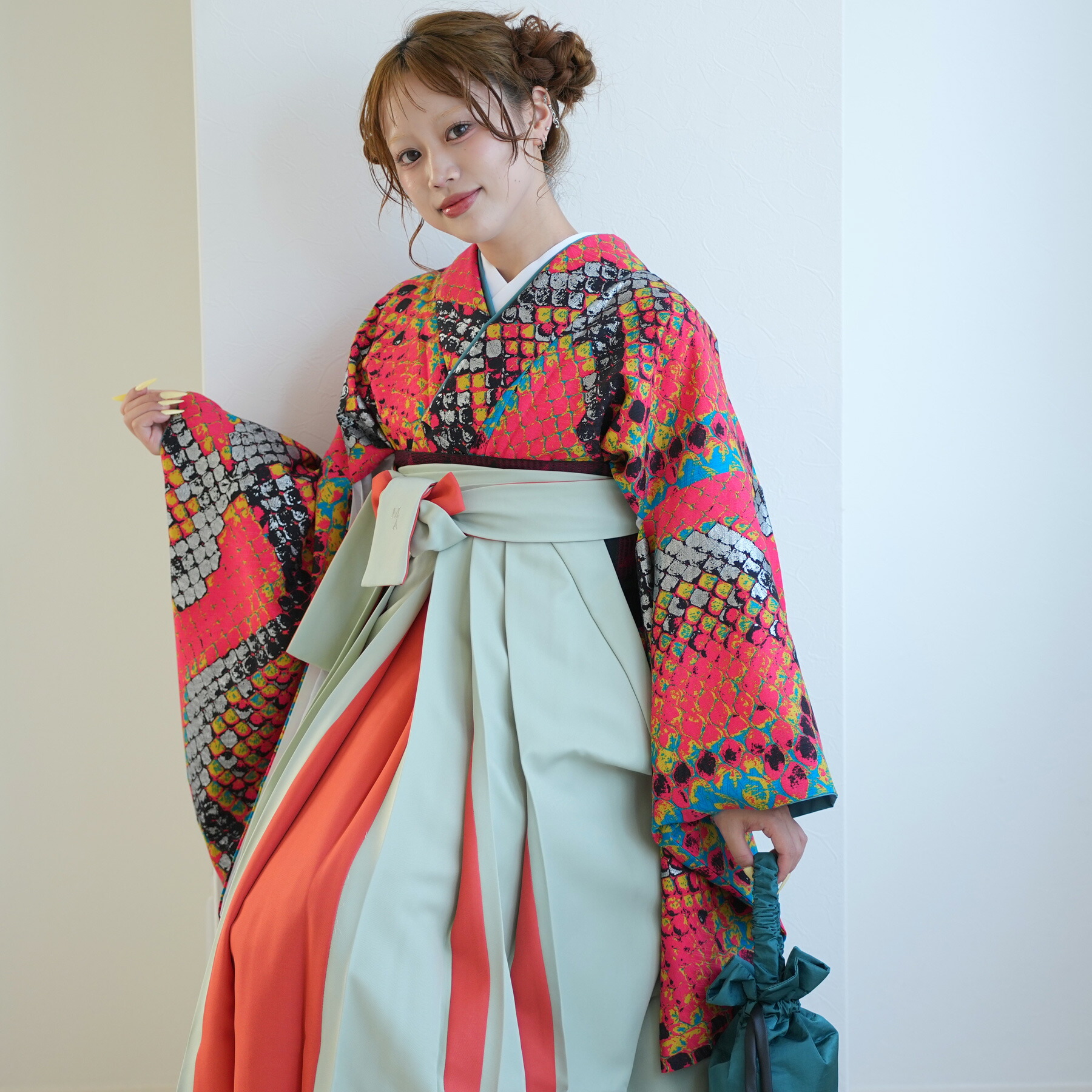 【レンタル】【モダンアンテナ　袴 17点セット 日本製 】二尺袖着物 はかま フルセット 卒業式 大学生 専門学生 レディース 女性 袴91-99cm（身長153-170cm）足袋プレゼント 重ね衿縫い付済 往復送料無料