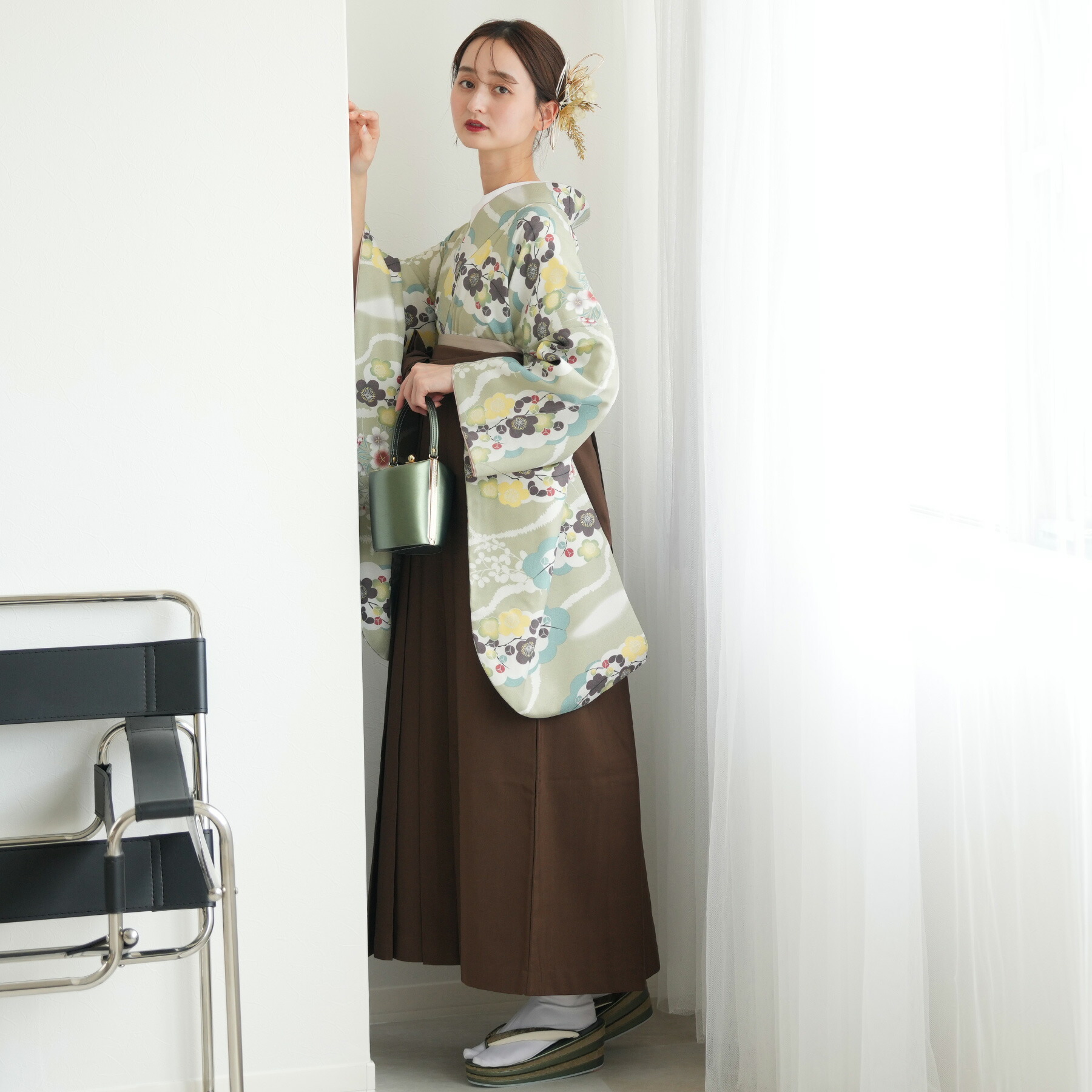【レンタル】【ひよこ商店 袴 17点セット　】二尺袖着物 はかま フルセット 卒業式 大学生 専門学生 レディース 女性 袴91-99cm（身長153-170cm） 足袋プレゼント 重ね衿縫い付済 往復送料無料
