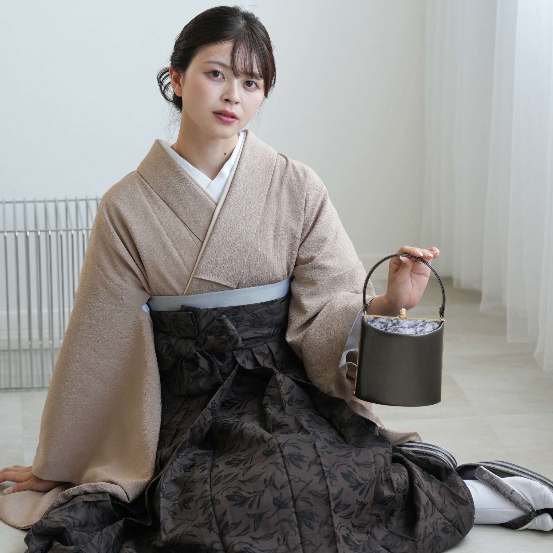 【レンタル】【utatane 袴 17点セット 国産生地/国内縫製　日本製着物　ちりめん】二尺袖着物 はかま フルセット 卒業式 大学生 専門学生 レディース 女性 袴91cm（身長153-158cm）ブーツ着用時165cmまで適応 足袋プレゼント 重ね衿縫い付済 往復送料無料｜utatane