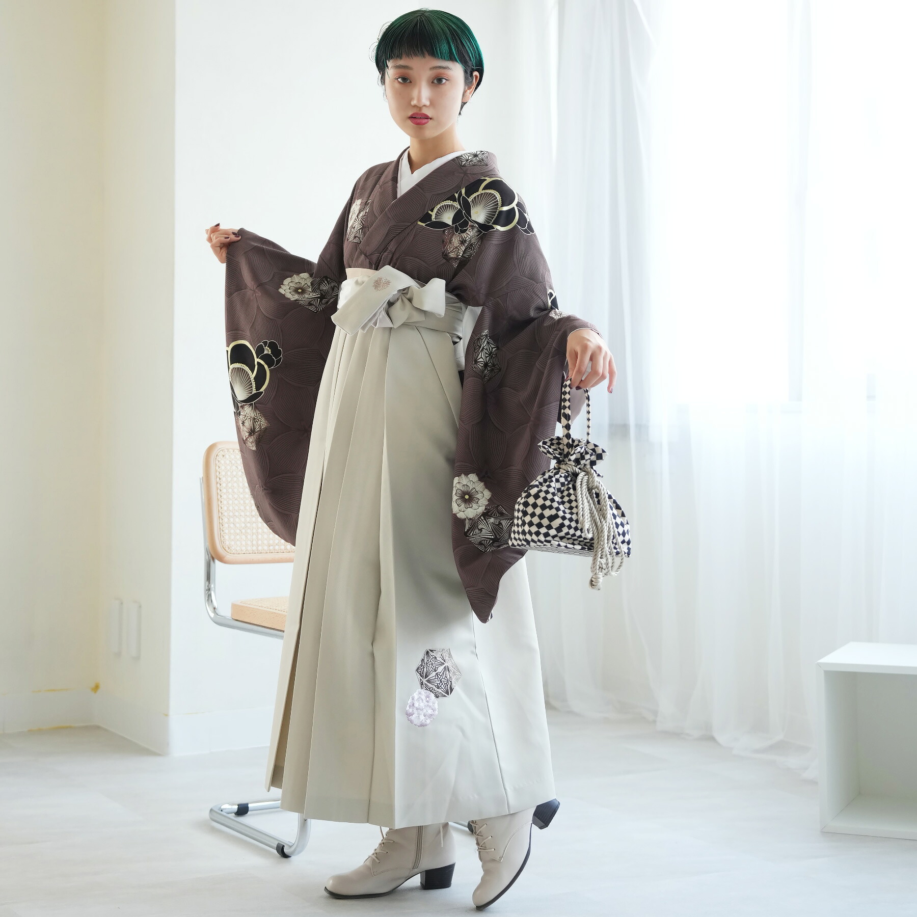 【レンタル】【JAPAN STYLE&times;中村里砂 袴 17点セット 日本製　ココアブラウンに梅】二尺袖着物 はかま フルセット 卒業式 大学生 専門学生 レディース 女性 袴91cm（身長153-158cm）ブーツ着用時165cmまで適応 足袋プレゼント 往復送料無料｜utatane