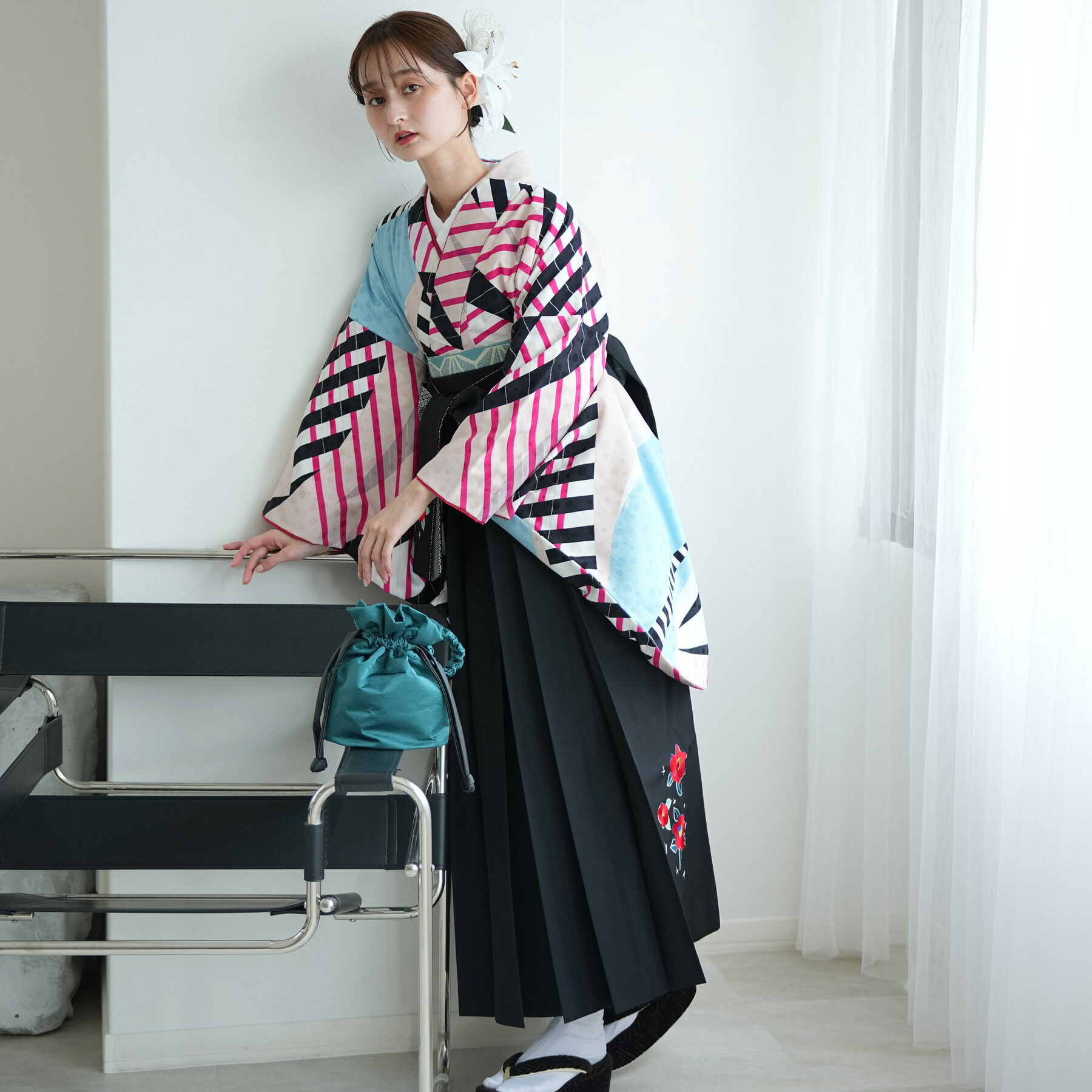 【レンタル】【モダンアンテナ 袴 17点セット 日本製 水色しましまジオメトリック】二尺袖着物 はかま フルセット 卒業式 大学生 専門学生 レディース 女性 袴91-99cm(身長153-170cm)足袋プレゼント 重ね衿縫い付済 往復送料無料|utatane