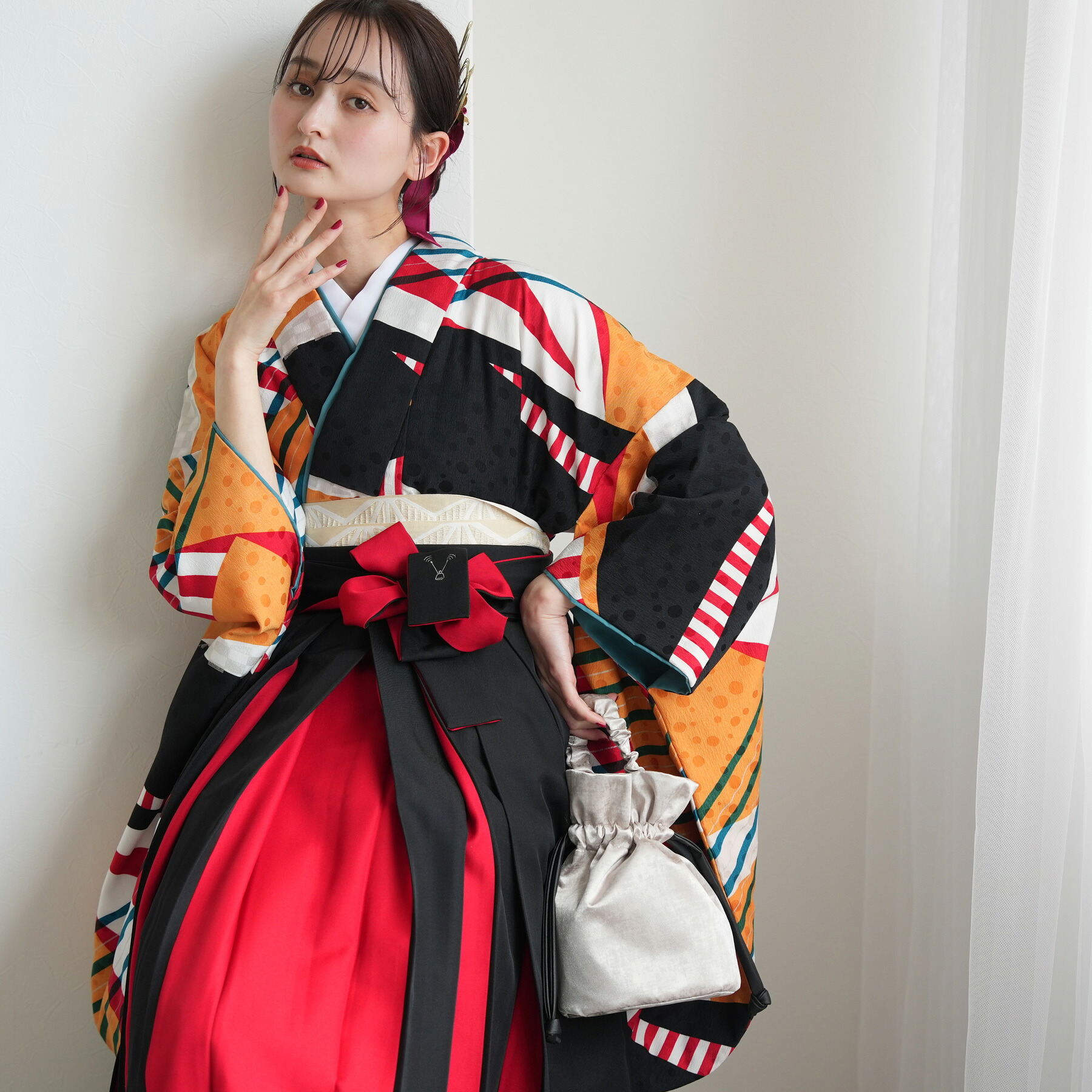 【レンタル】【袴 17点セット やまぶきオレンジの縞々ジオメトリック】二尺袖着物 はかま フルセット 卒業式 大学生 専門学生 レディース 女性 袴91-99cm（身長153-170cm）足袋プレゼント 重ね衿縫い付済 往復送料無料｜utatane 12,409円