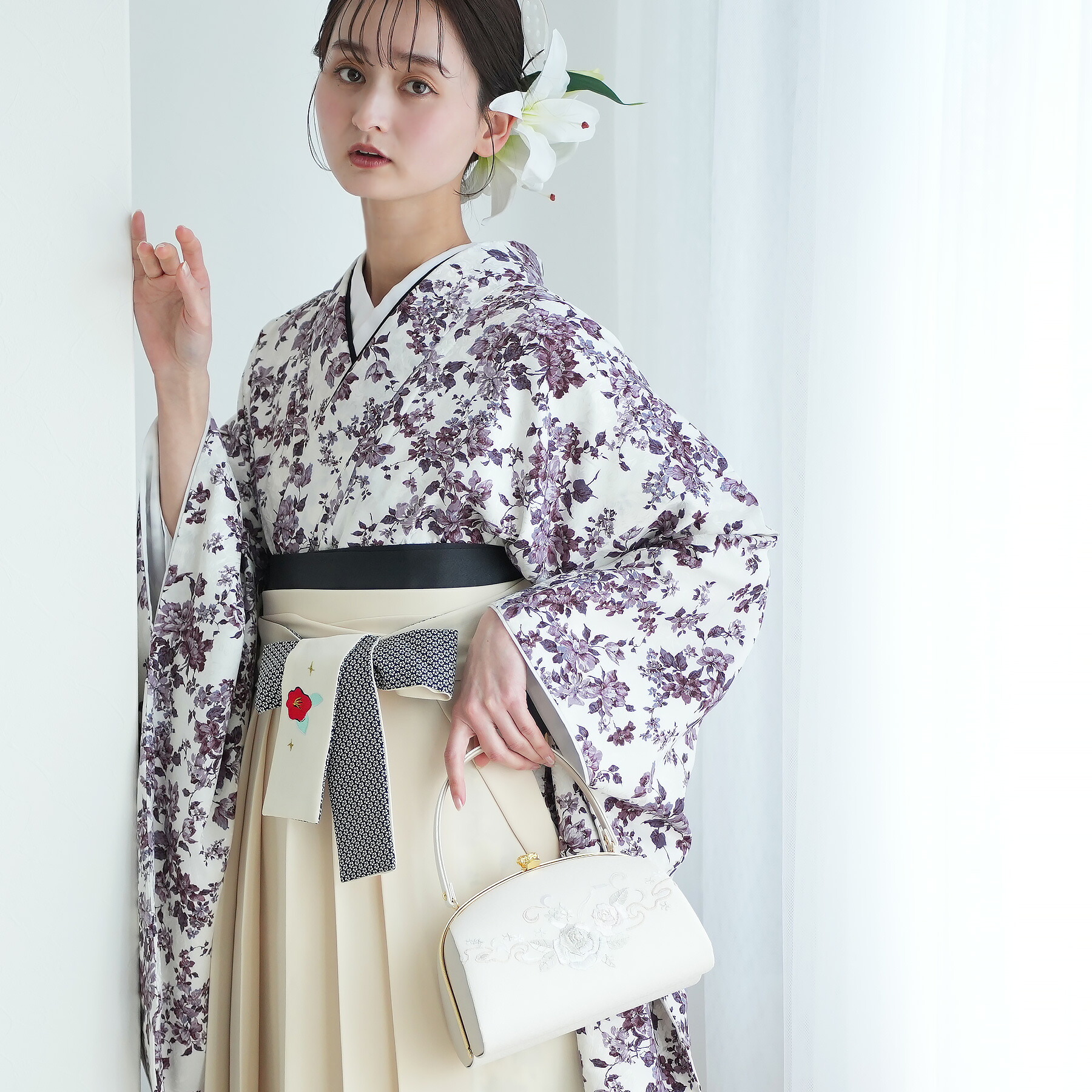 【レンタル】【袴 17点セット クラシックホワイトに紫レトロ花】二尺袖着物 はかま フルセット 卒業式 大学生 専門学生 レディース 女性 袴95cm（身長約158-163cm）足袋プレゼント 重ね衿縫い付済 往復送料無料