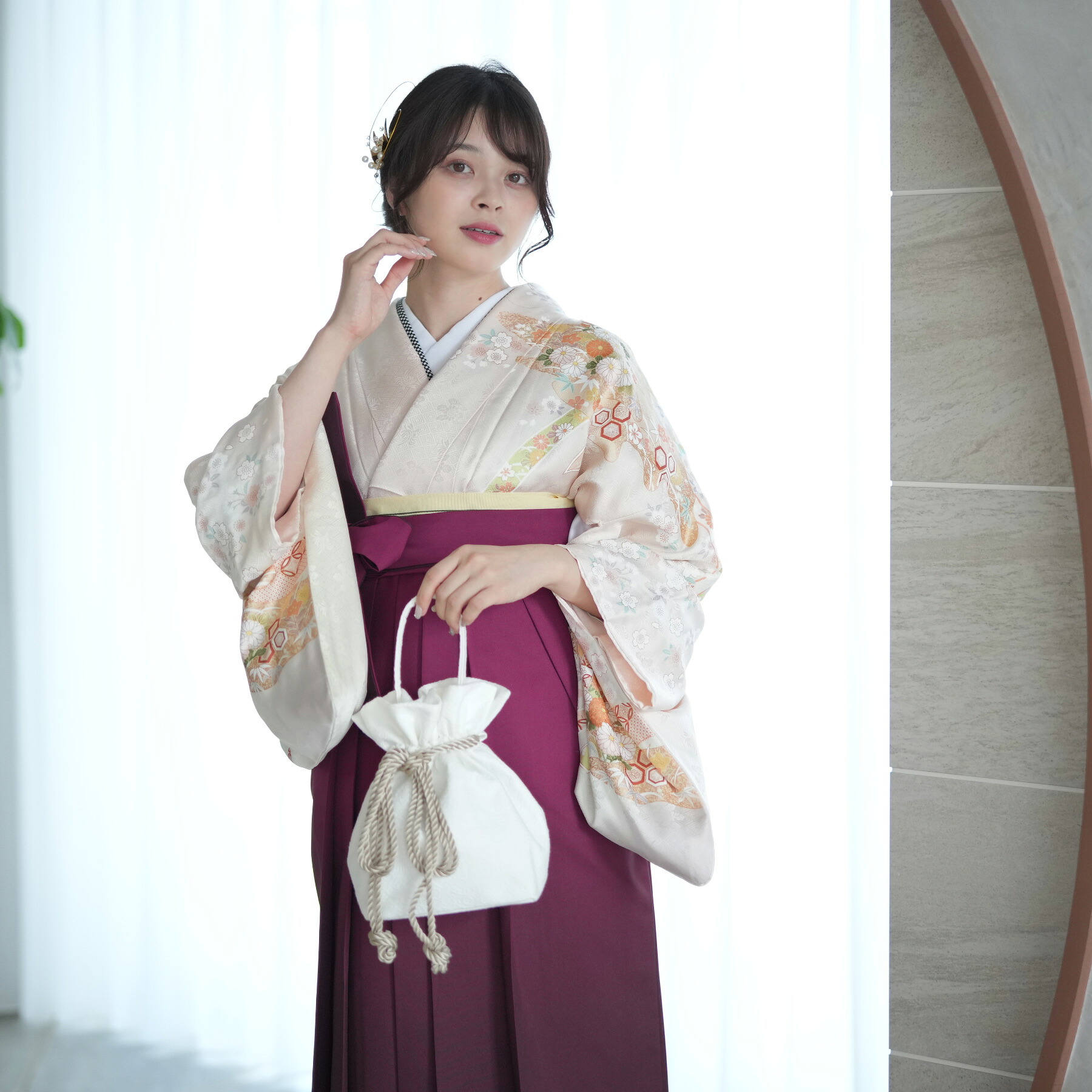 【レンタル】【袴 18点セット　正絹着物 カスタードベージュに古典花柄】訪問着 着物 はかま フルセット 卒業式 教員 教職員 先生 大学生 専門学生 レディース 女性袴91cm（身長153-158cm）ブーツ着用時165cmまで　足袋プレゼント 重ね衿縫い付済 往復送料無料