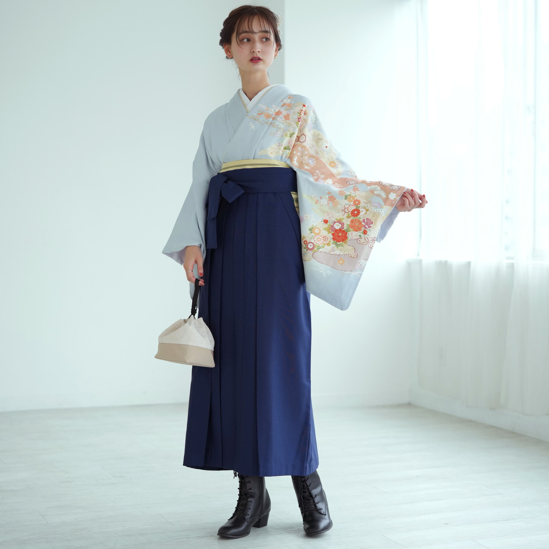 【レンタル】【袴 18点セット　正絹着物 アッシュブルーに牡丹と古典柄】訪問着 着物 はかま フルセット 卒業式 教員 教職員 先生 大学生 専門学生 女性袴91cm（身長153-158cm）ブーツ着用時165cmまで適応 足袋プレゼント 重ね衿縫い付済 往復送料無料 17,749円