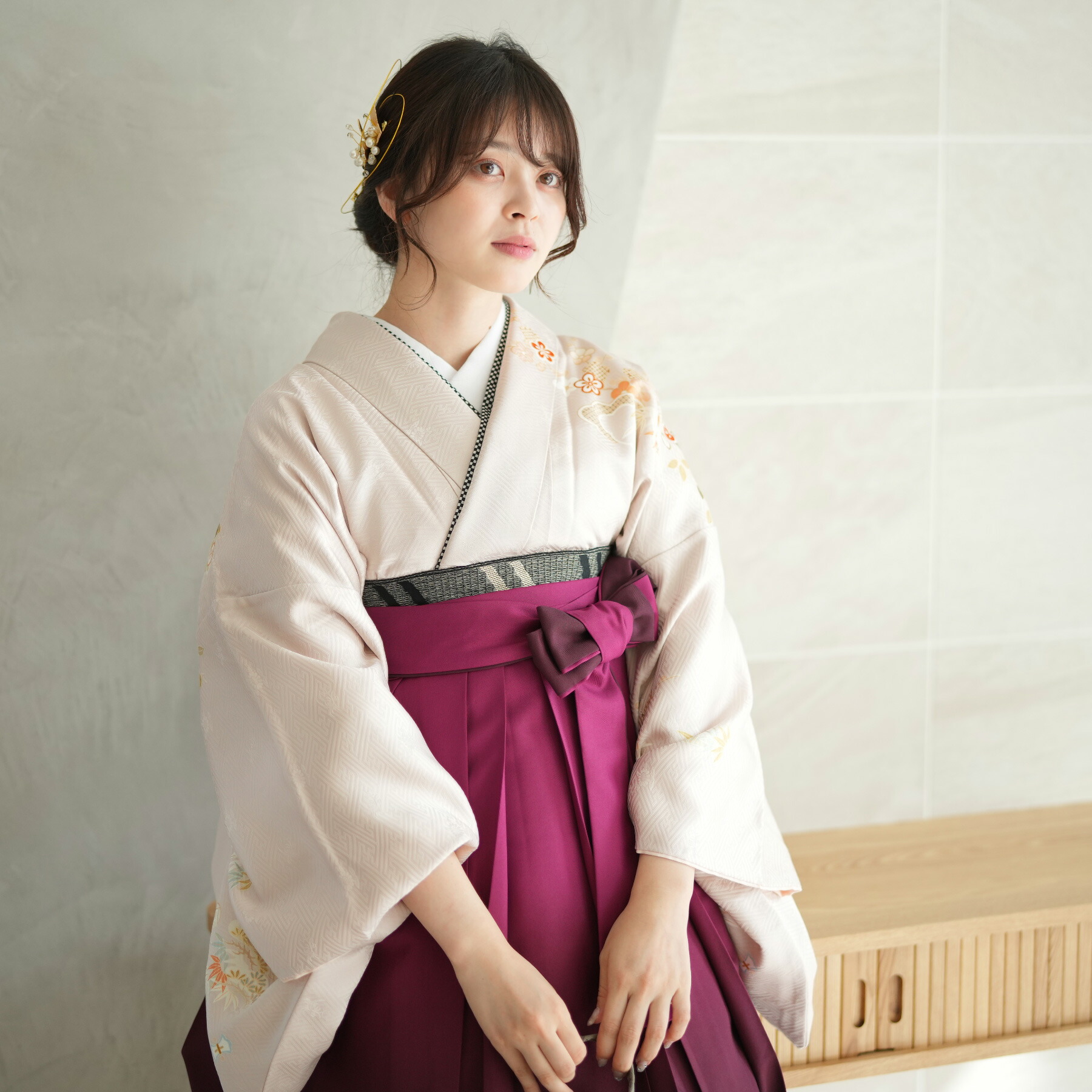 【レンタル】【袴 18点セット 正絹着物 ベージュ ピンクベージュ えんじ】訪問着 着物 はかま フルセット 卒業式 教員 教職員 先生 大学生 専門学生 レディース 袴91cm(身長153-158cm)ブーツ着用時165cmまで適応 足袋プレゼント 重ね衿縫い付済 往復送料無料