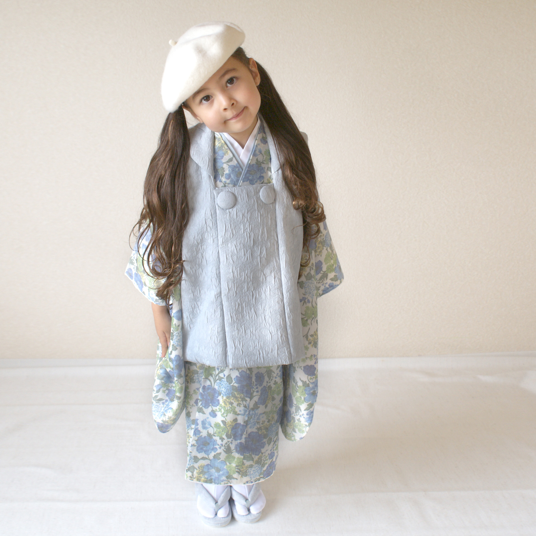 ひよこ商店 七五三 着物 3歳 女の子 被布セット グレー雪輪×シナモン金彩 ひよこ商店 七五三 着物 3歳 女の子 被布セット グレー雪輪