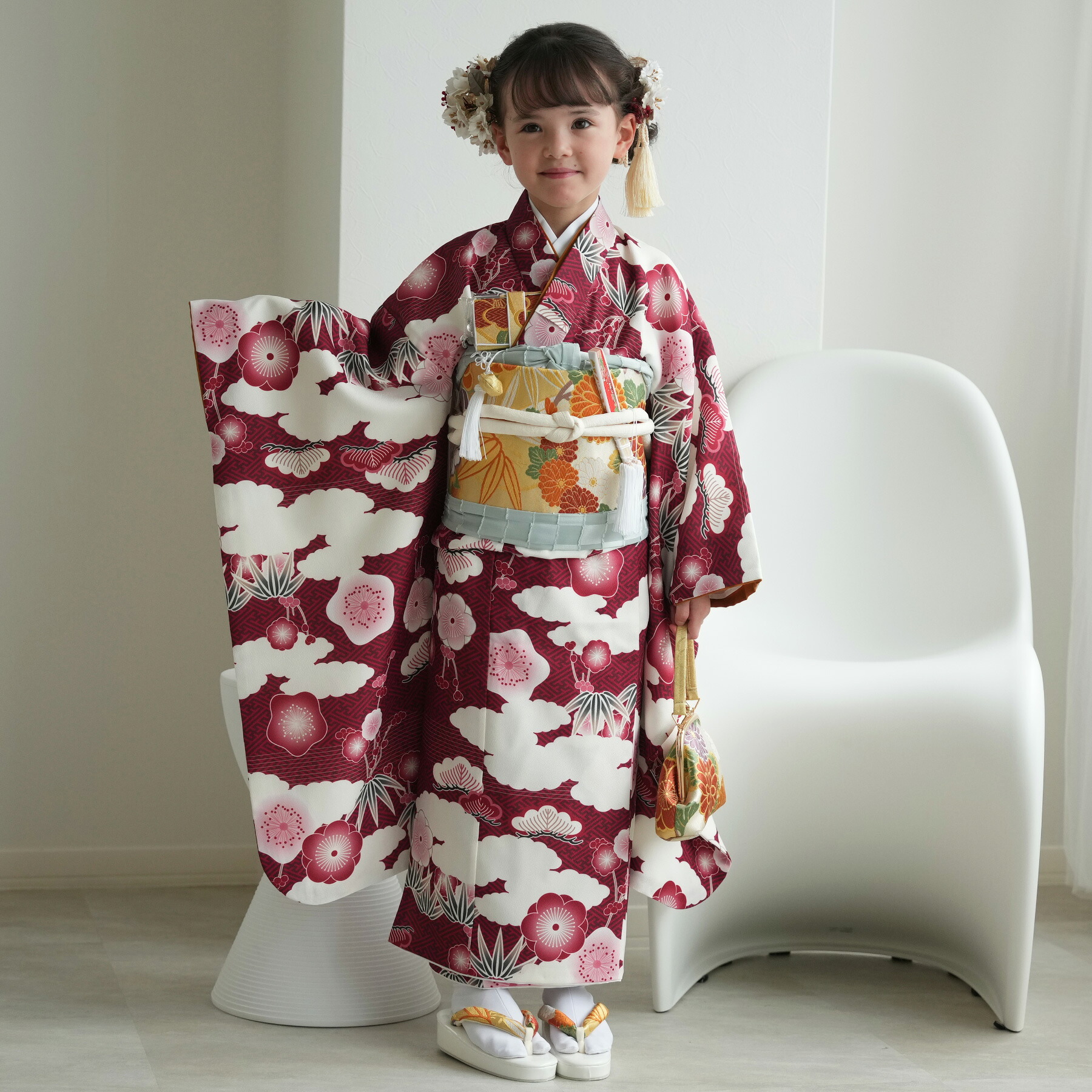 【レンタル】【ひよこ商店 七五三 着物 7歳 女の子 四つ身　元禄梅模様 えんじ】着物セット 子供 kids 四つ身 お祝い着 七歳 七才 女の子 女児 着物 日本製作り帯 長襦袢 志古貴 ハコセコ 草履 バッグ びら簪 足袋 新品足袋プレゼント 往復送料無料