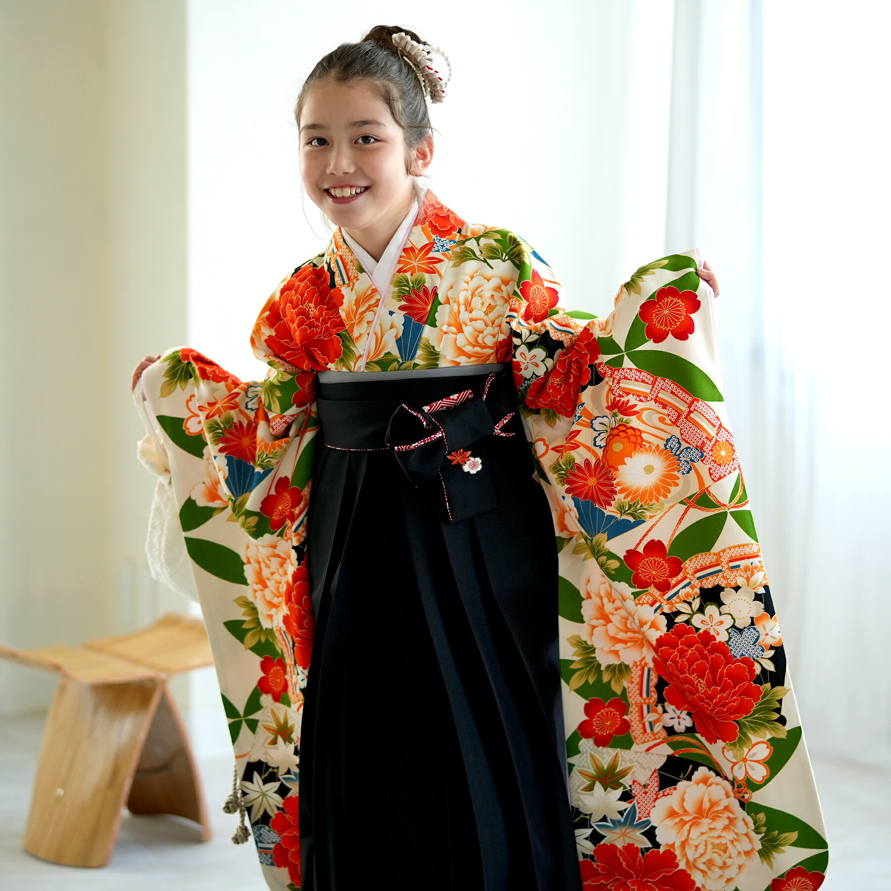 【レンタル】袴 小学生 卒業式 女の子 レトロ 【袴15点セット JAPAN STYLE×ちはやふる コラボ クリーム地に大きな牡丹】卒業式 袴 小学生女の子 レトロ ジュニア 女児 往復送料無料|utatane