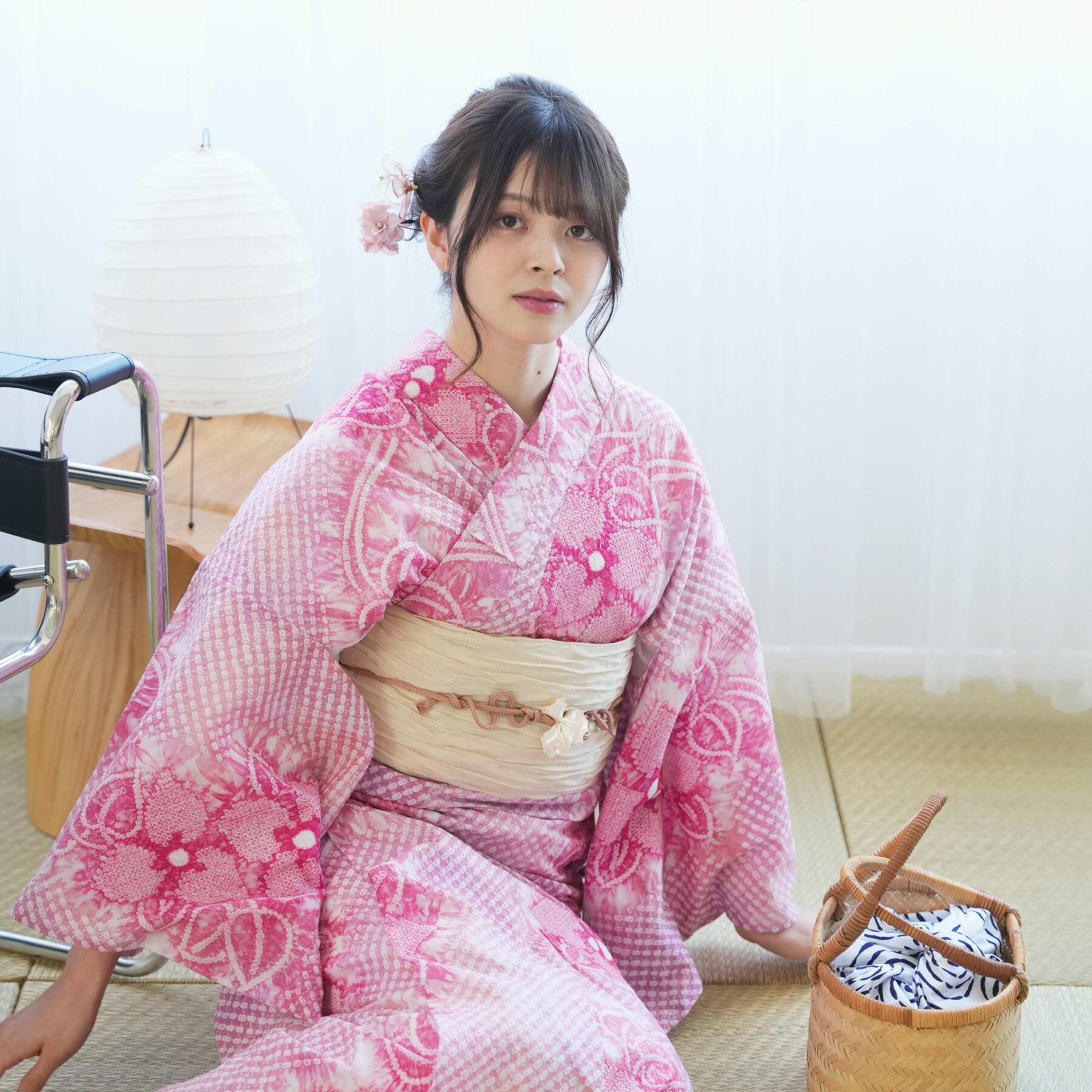 【utatane 有松絞り 浴衣3点セット 桃花色の花】特選シリーズ 伝統工芸 国内縫製 手縫い併用希少 一生もの フリーサイズ 浴衣セット（ゆかた・帯・下駄）ですぐお出かけ 一度袖を通すと忘れらないガーゼのような至極の肌当たり