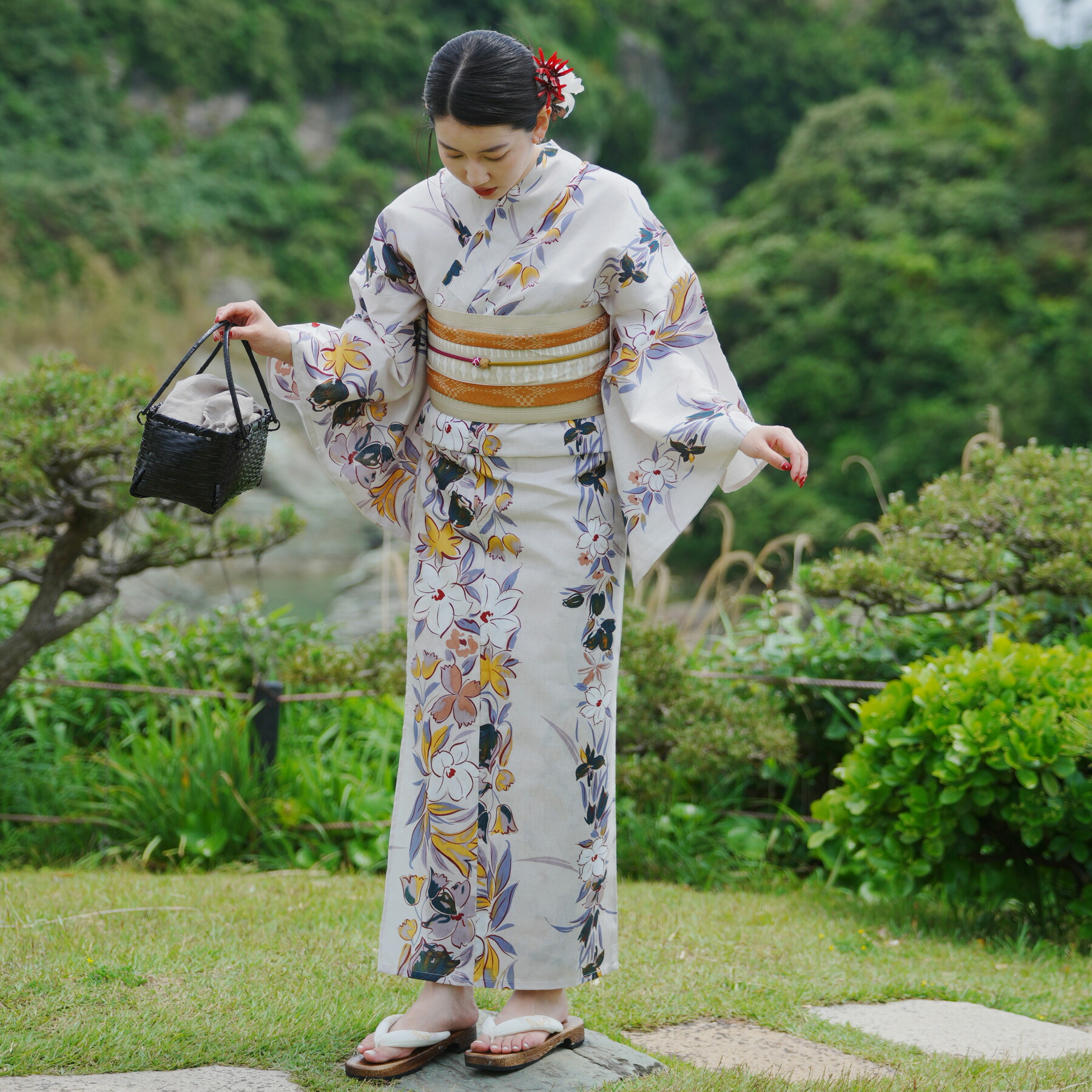 【新品】utatane 高級変わり織 浴衣3点セット 白地にミントの立涌と藤丸 新品】utatane 高級変わり織 浴衣3点セット 白地にミントの立涌