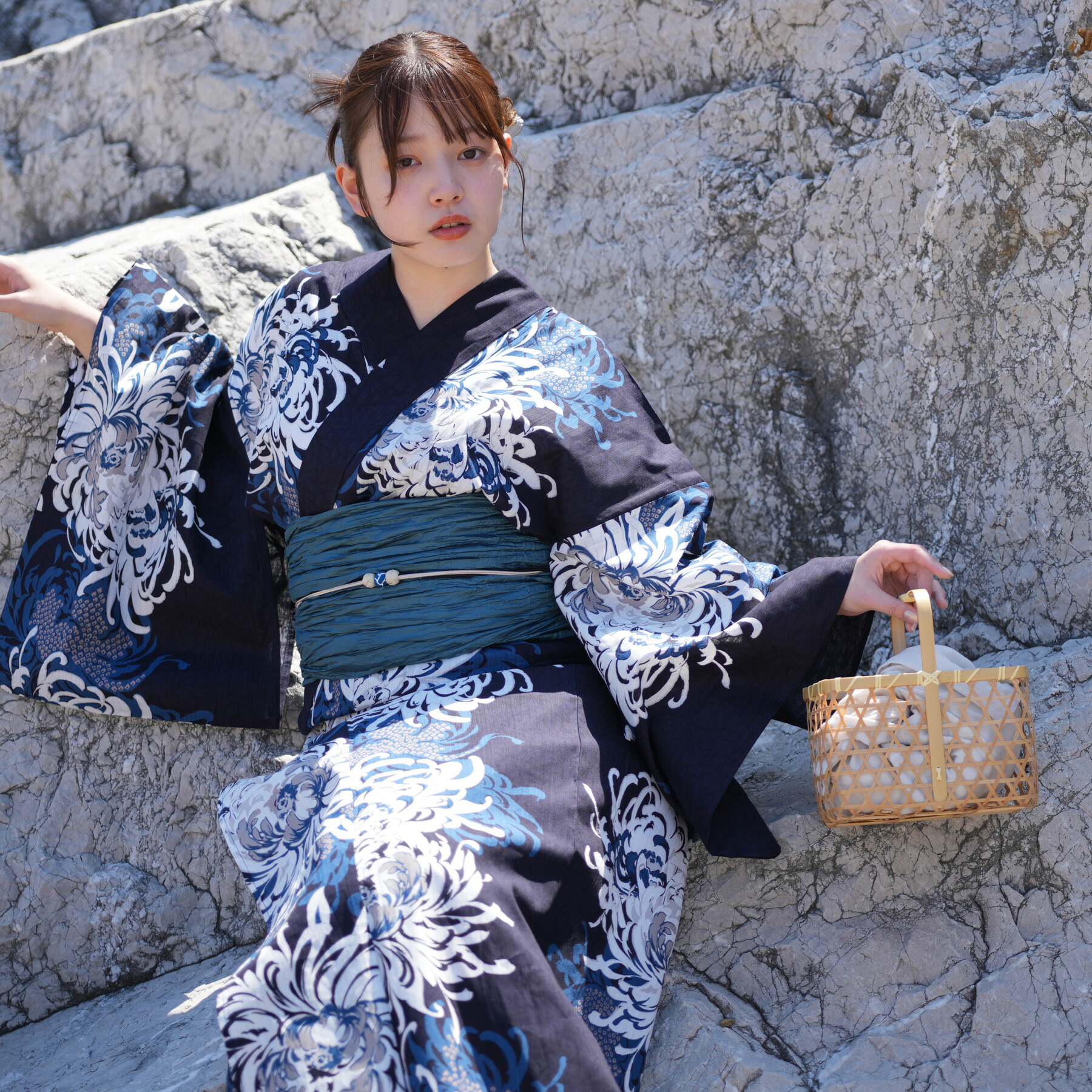 画像と全く同じ 帯付き◆うるわし上品乱菊の古典浴衣　人気の紺地ゆかた◆ 画像と全く同じ 帯付き◇うるわし上品乱菊の古典浴衣 人気の紺地
