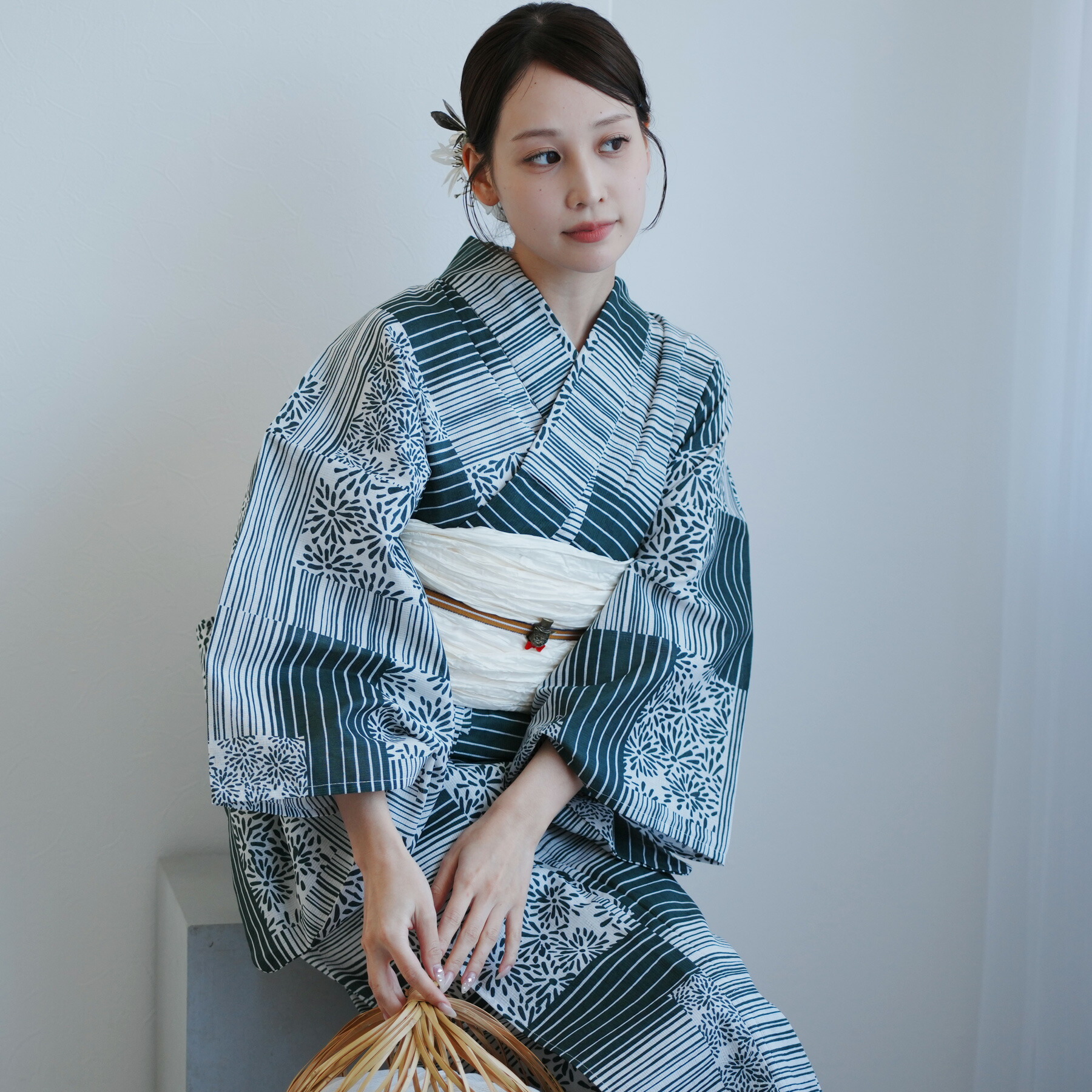 お任せ白帯+お任せ帯留つき◆◆Sサイズ◆高級綿変わり織り◆紺花火の古典上品浴衣 お任せ白帯+お任せ帯留つき◇◇Sサイズ◇高級綿変わり織り◇紺