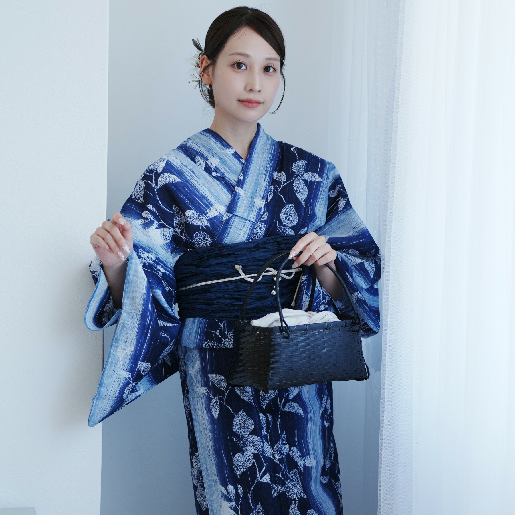 画像 2枚目のフルセット備品つき◆大人ゆかた◆高級花紋のシンプル古典浴衣■ 楽天市場】【高級変わり織 浴衣2点セット 紺ぼかし縞つゆくさ