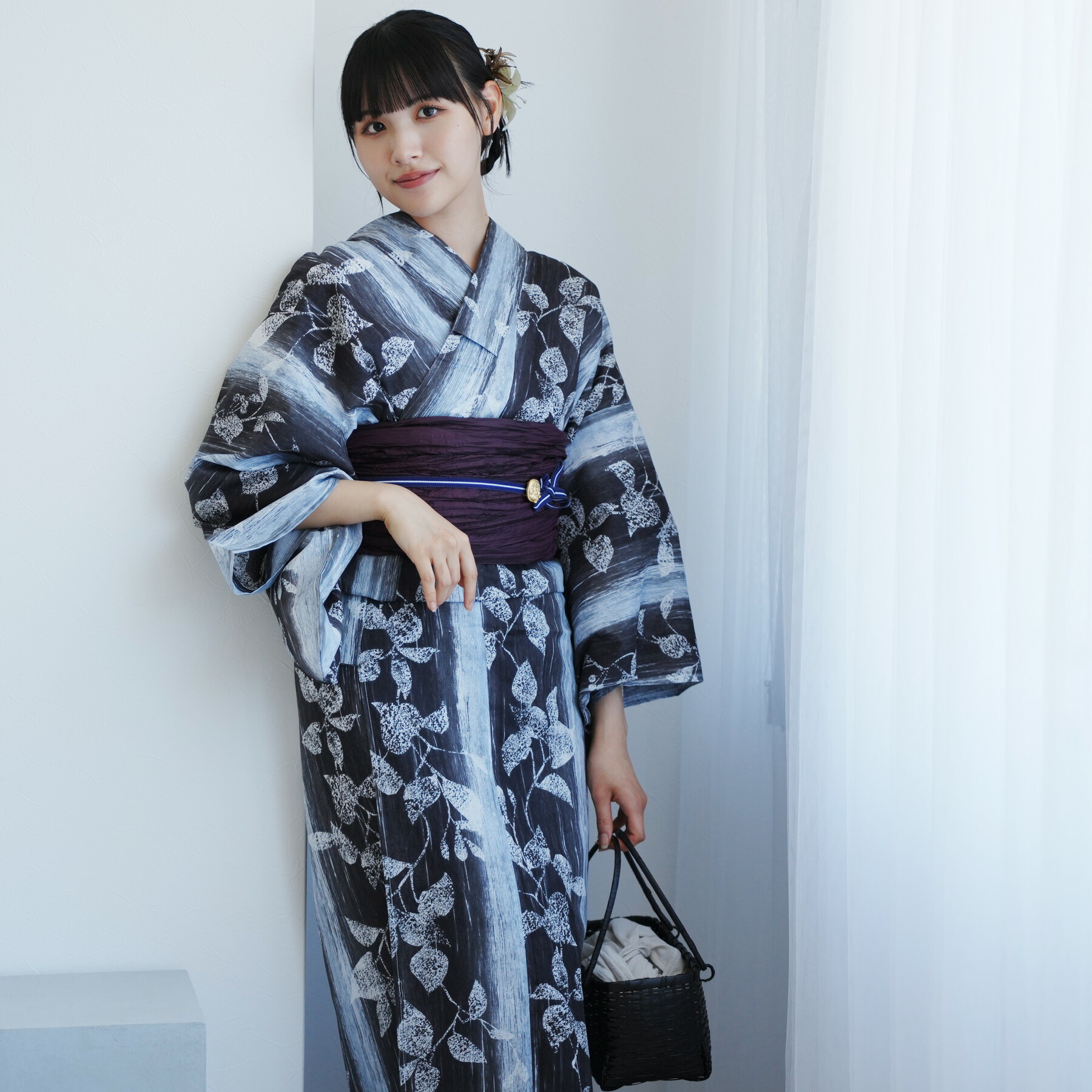 画像 2枚目の 同じ帯＋おまかせ黒帯締めつき■最高級しじら織浴衣 波縞紺■ Amazon.co.jp: □最高級しじら織浴衣 波縞紺□反物染め抜きの