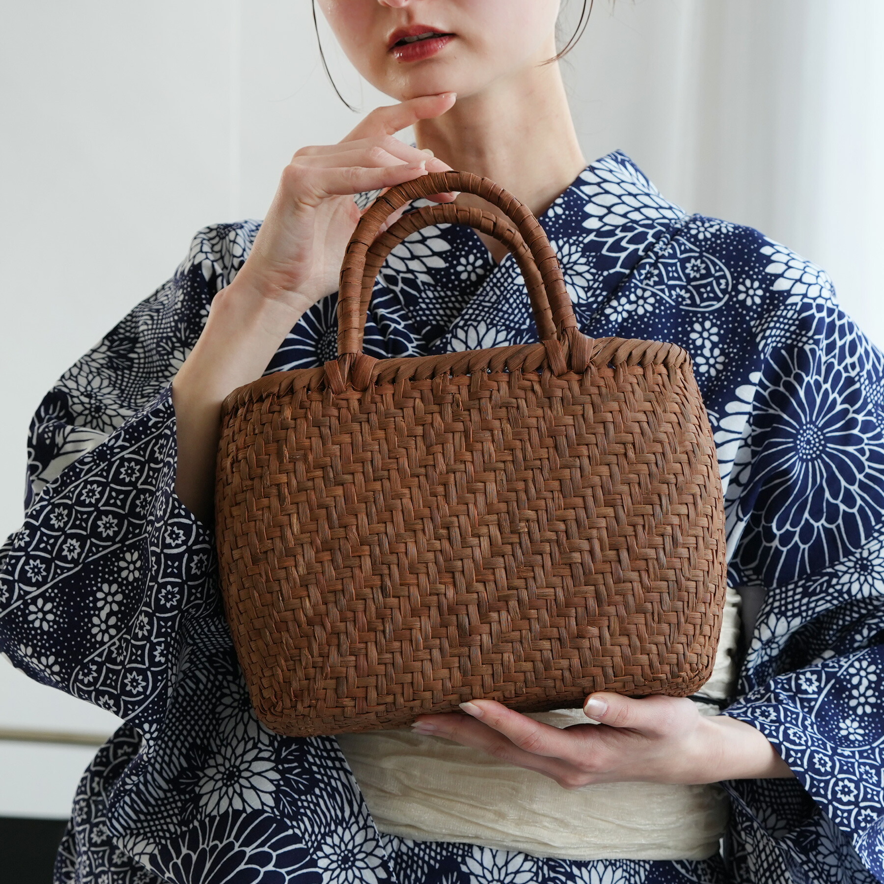 2026新作【山葡萄かごバッグ 白皮 小 極細】やまぶどう 天然素材 山葡萄 籠バッグ 職人の手編み 籠バッグ カゴバッグ 山ぶどう 浴衣 夏着物 洋服コーデにも
