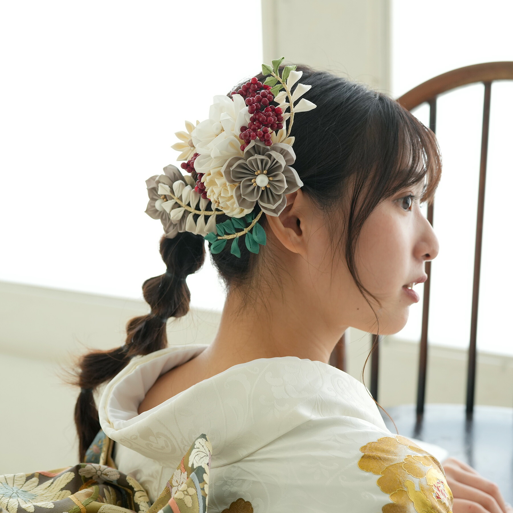 【髪飾り コーム・Uピン5点セット 睡蓮ブーケ&実】 ヘアアクセ 大正ロマン つまみ細工 小菊 実 レトロ くすみカラー ニュアンスカラー 振袖 袴 成人式 卒業式 記念撮影 写真 ヘアアレンジ 白 赤 黄色 青 紫 ベージュ 日本製 国産|utatane