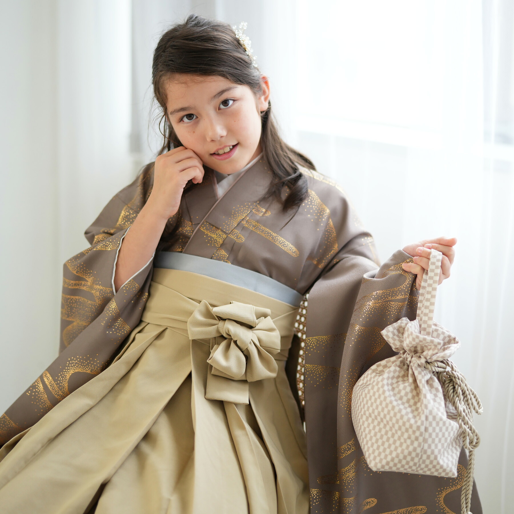 【ひよこ商店 ハーフ成人式 袴 3点セット 10歳 女の子 ブラウン金彩】着物 はかま 長じゅばん 着物セット 販売 1/2成人式 小学生 お祝い着 記念撮影 十歳 十才 子供 kids 女児 キッズ 女性 袴75cm(身長130-140cm)重ね衿縫い付済