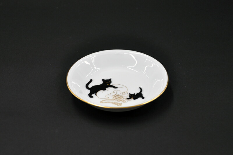 大倉陶器の黒猫の小皿 Amazon | 大倉陶園 黒猫親子 -縁起物語- 豆皿 その2「金魚」 プレート