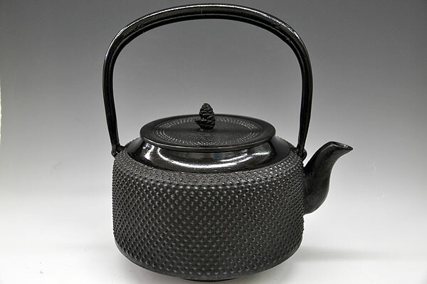 楽天市場】南部鉄器 南部鉄瓶 平丸型 アラレ 1.8L : セレクトショップ