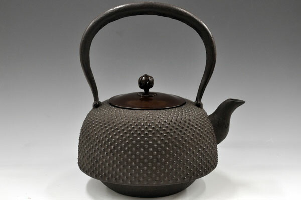 楽天市場】【在庫あり】南部鉄器 鉄瓶「万代屋・アラレ」2.0L〈IH対応