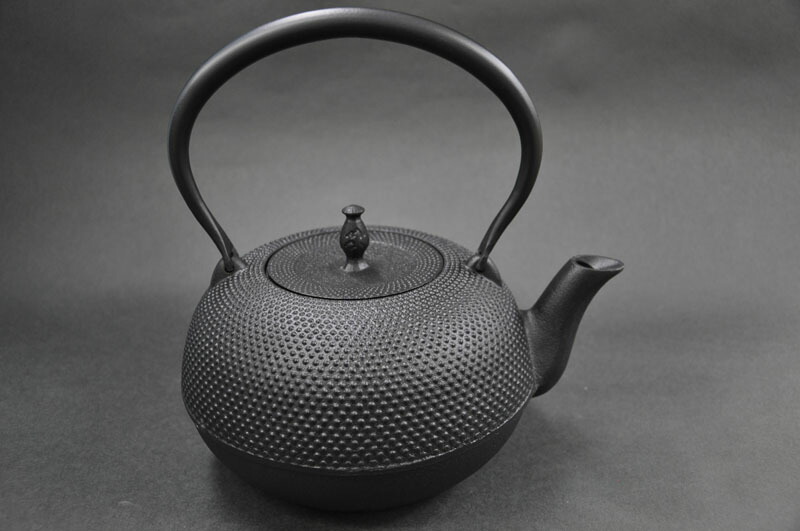 楽天市場】【送料無料】南部鉄瓶【別製新宝珠型 菊】1.8リットル