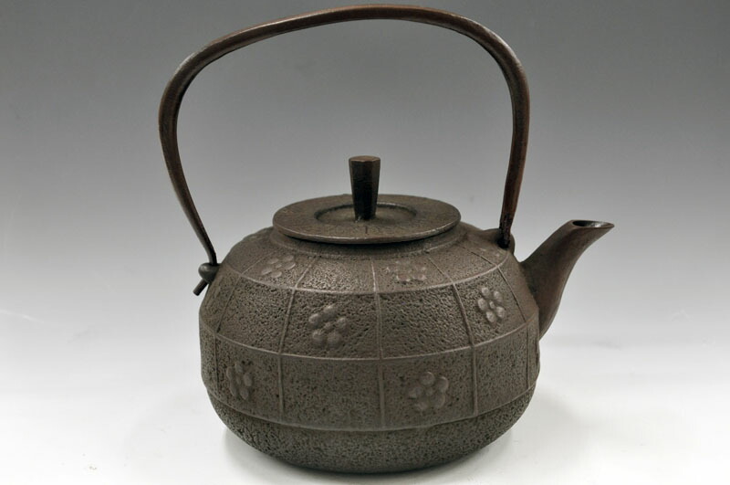 楽天市場】【送料無料】 南部鉄瓶【別製平丸型 帯桜】1.8リットル