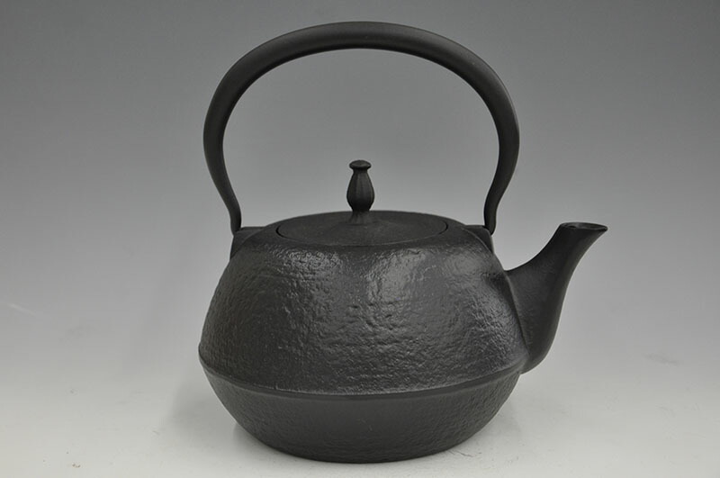 楽天市場】【送料無料】南部鉄瓶【平丸型 アラレ】1.6リットル[南部