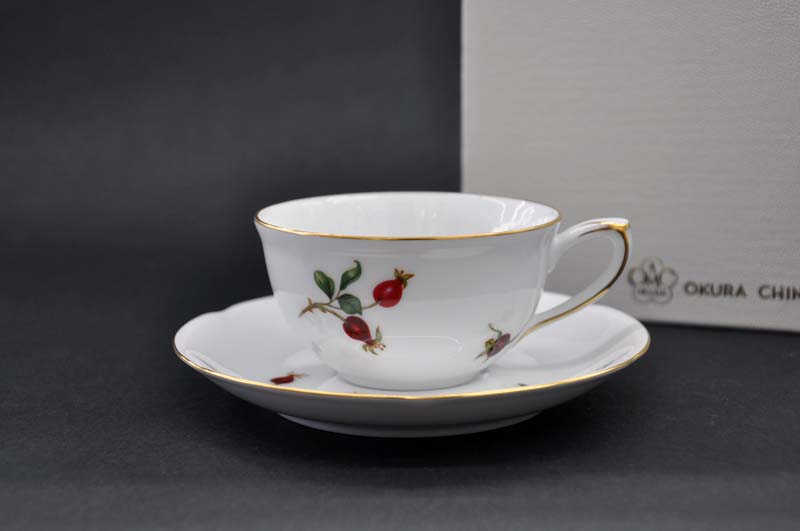 大倉陶園 薔薇の実(3031)\u003cBR\u003eお茶・珈琲碗皿