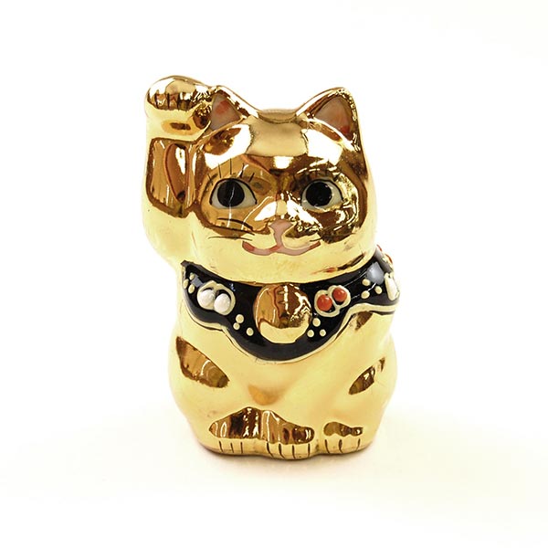 アポロシン招き猫 中 金（右）高さ約70×横48×奥行45（mm）